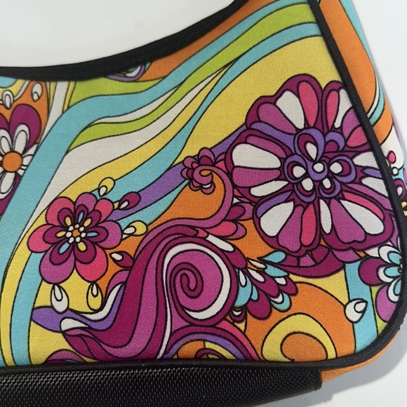 Beach by CLC. Mod art design, like new inside zipper pocket front zipper pocket - Picture 16 of 16